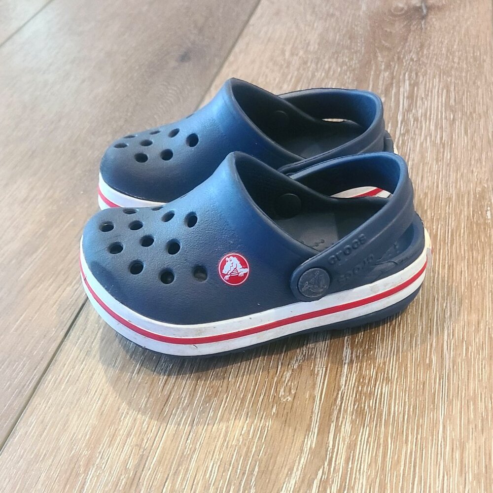 Infant/Toddler Crocs Navy Blue size 5, great condition